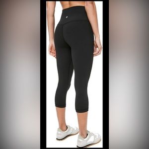 lululemon - (Black) Yoga Align High-Rise Crop Pants.